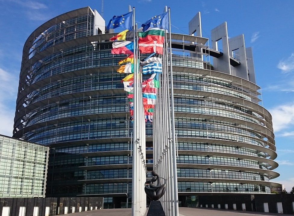 EU:n Parlamentin rakennus Strasbourgissa, jossa uusi EU:n koneasetus hyväksytään ensi viikolla